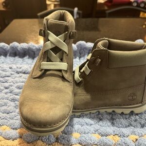Timberland women’s Taupe Lace-Up Boots